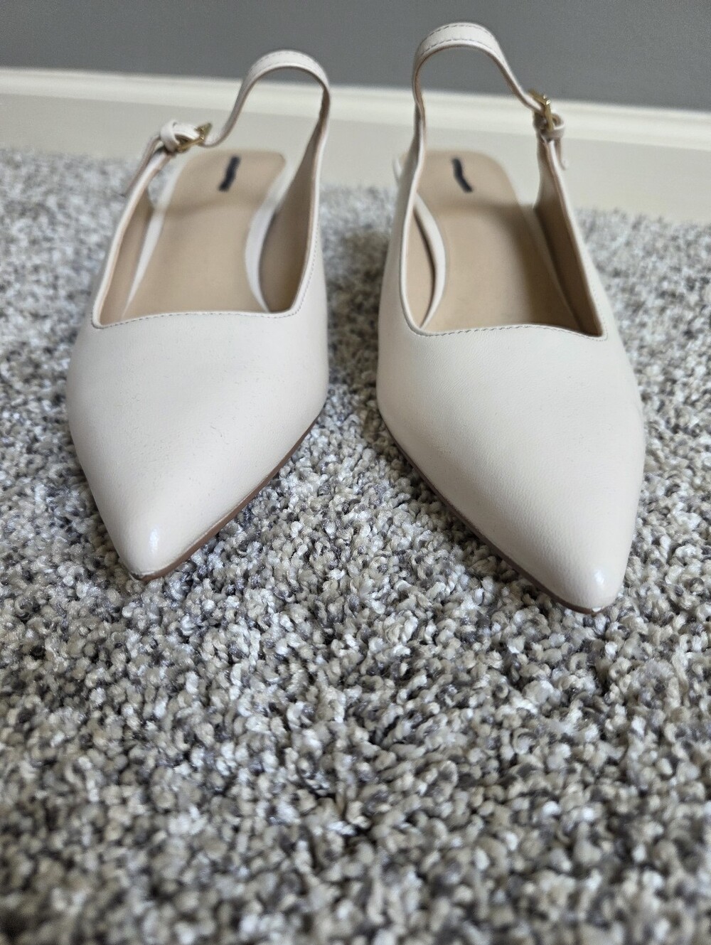 Ann Taylor NWOT Pointed Toe Buckle Slip-On Kitten Heel Mule Size 8 Cream Ivory - Picture 3 of 8